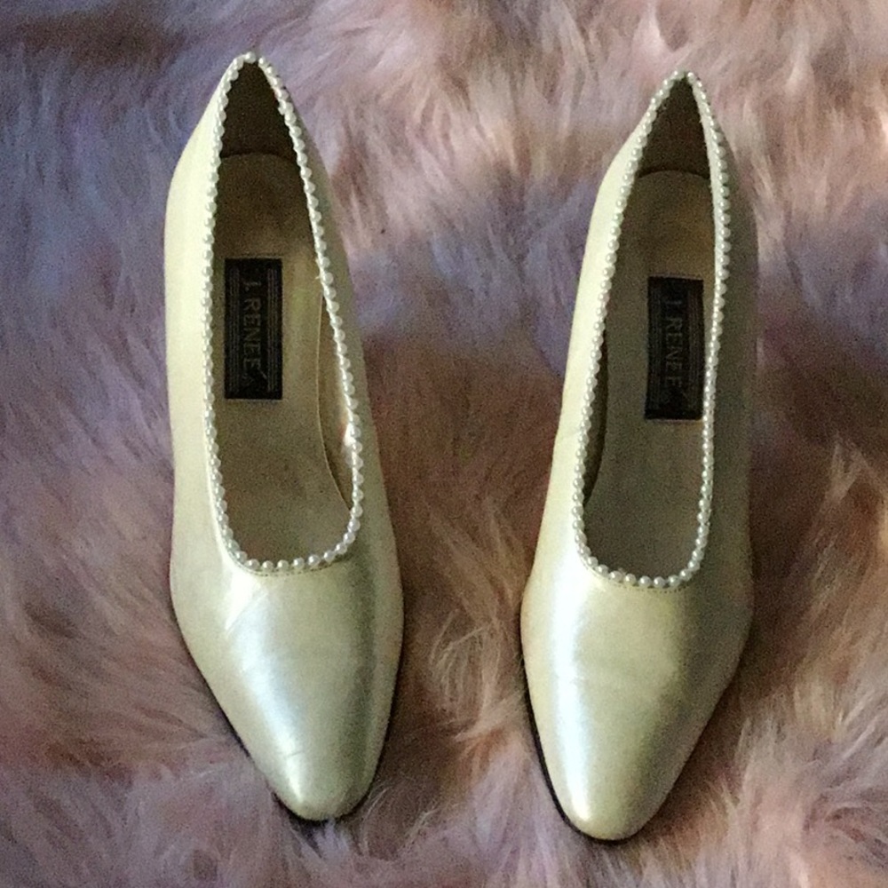 Champagne pearl trim heels with matching purse.